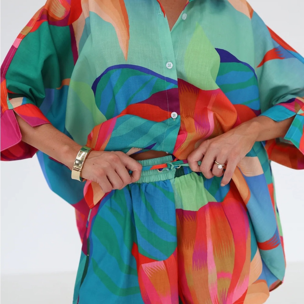 Vibrant Multi-Color Elastic-Waist Women’s Shorts set